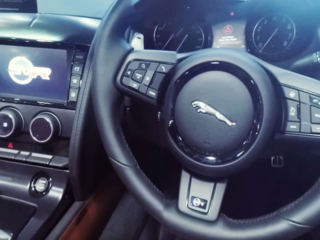 360_degree_videography_designidentity_jaguar_interior_cars_luxury_1